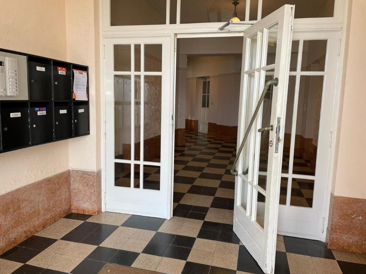 Uniek Appartement Op De Zeedijk Met Parking Oostende Exterior foto