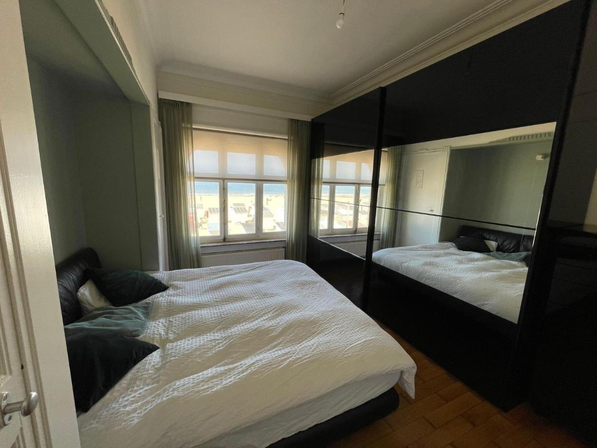 Uniek Appartement Op De Zeedijk Met Parking Oostende Exterior foto