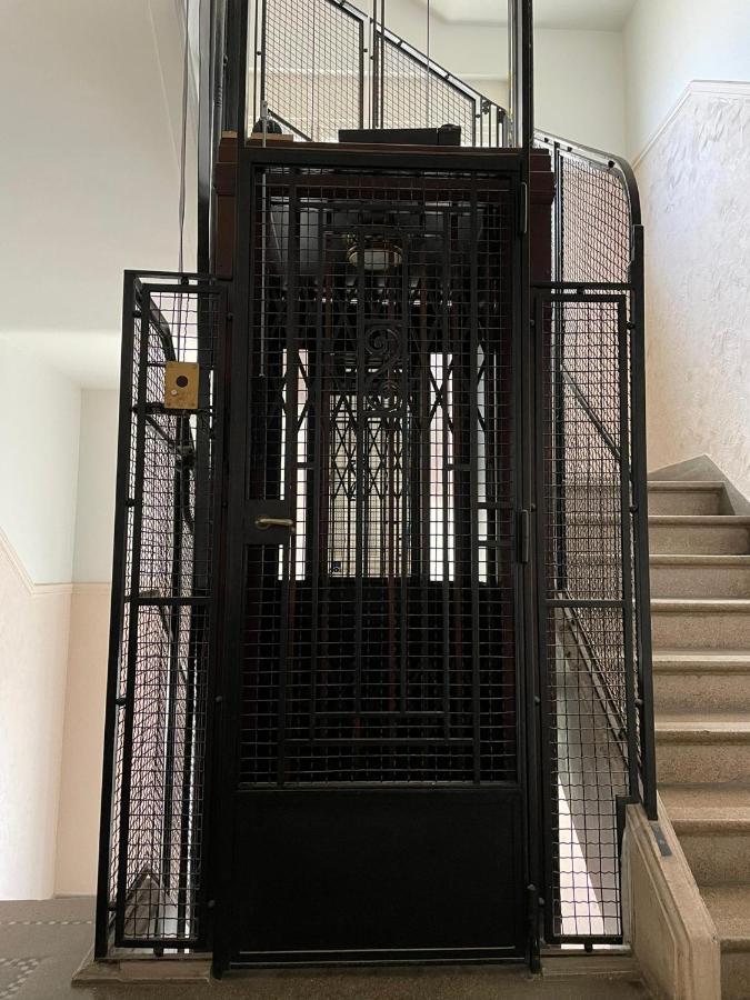 Uniek Appartement Op De Zeedijk Met Parking Oostende Exterior foto